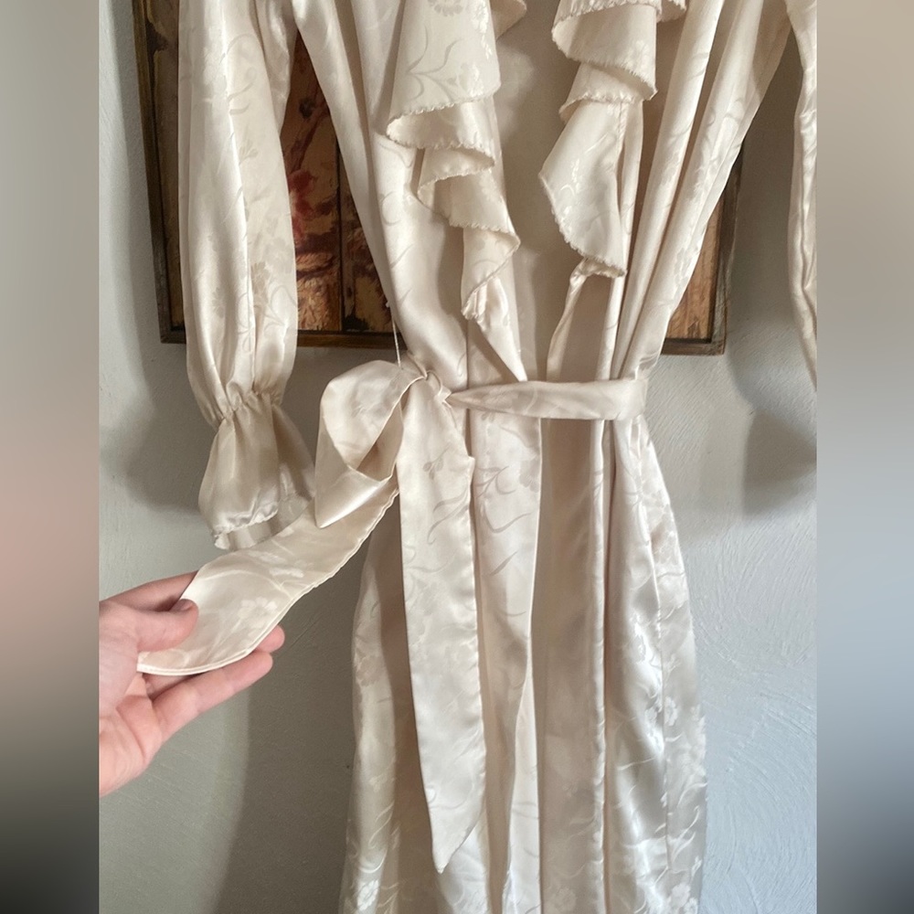 VINTAGE DIOR WEDDING ROBE - Picture 9 of 14